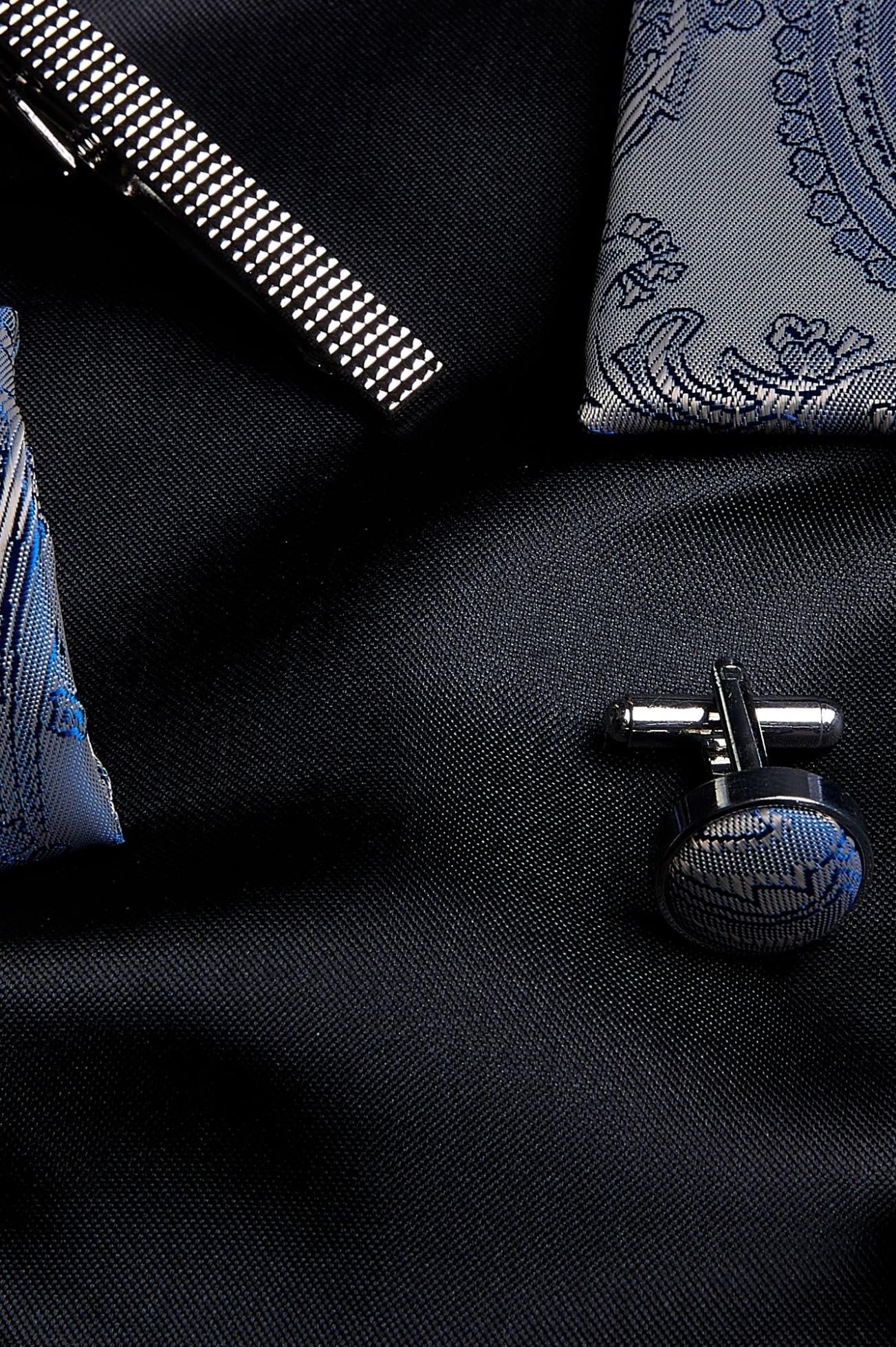 The Final Six Inches: How to Coordinate Your Shirt, Tie, and Cufflinks