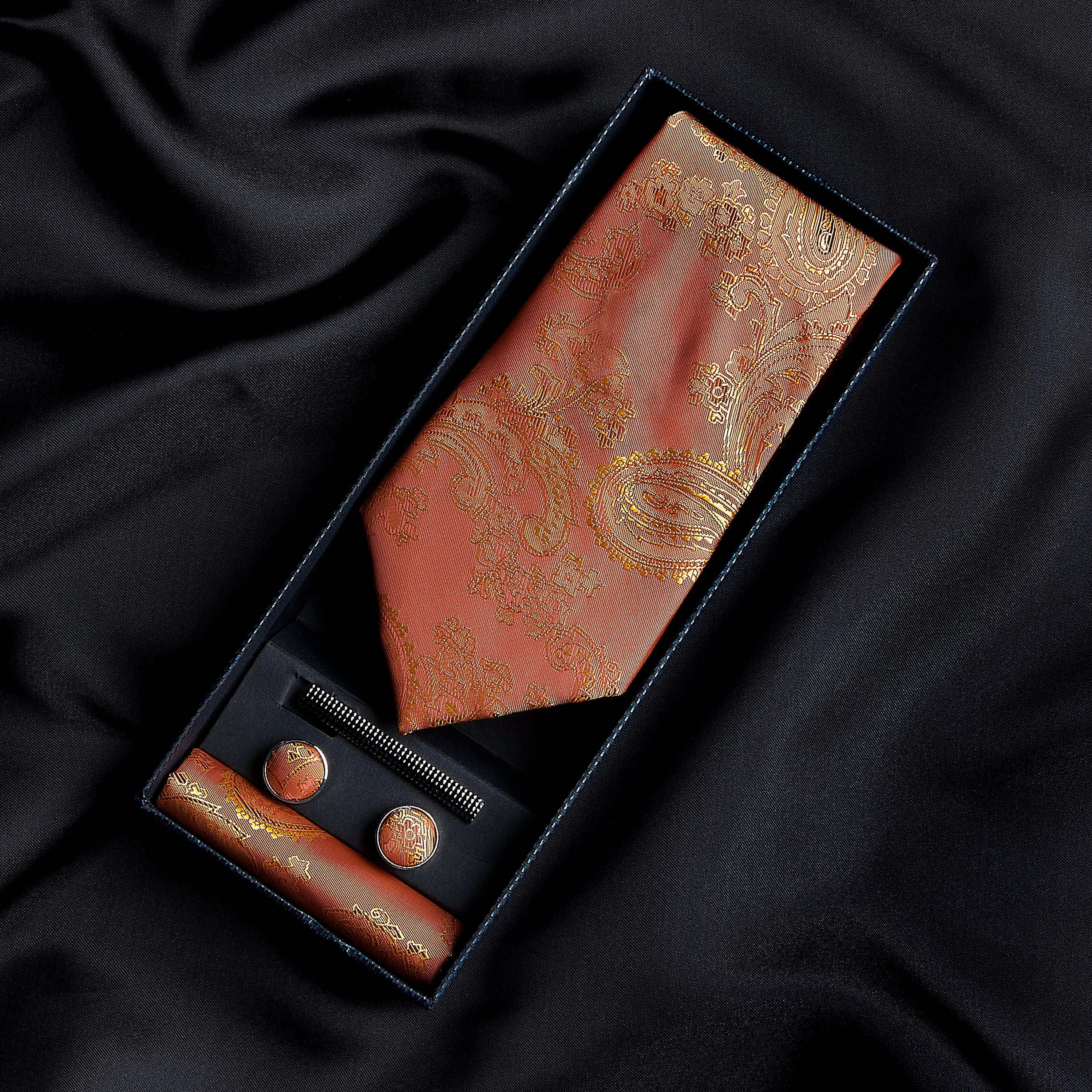 Paul Andrew - Orange Paisley Tie Set