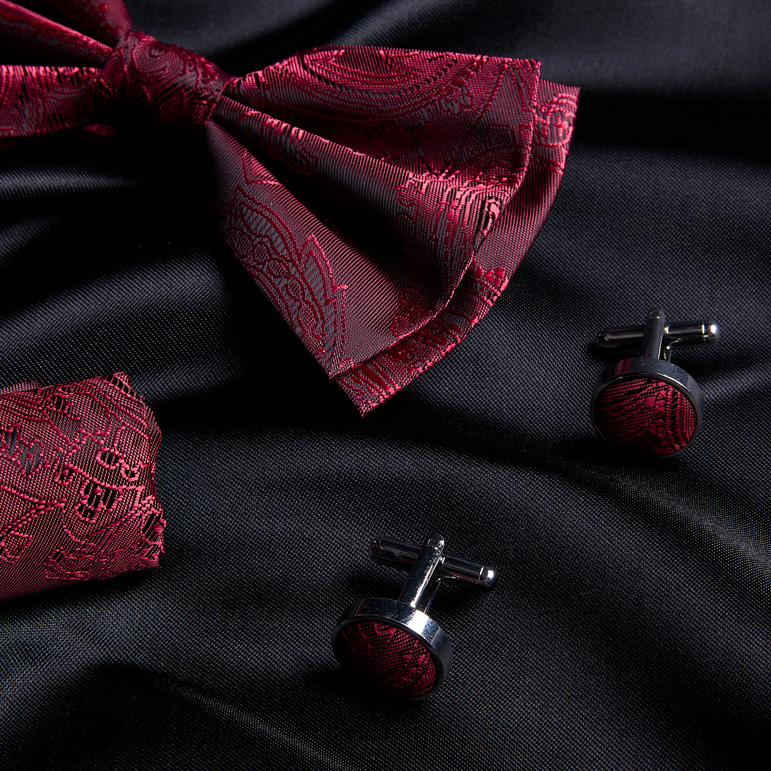 Paul Andrew - Red Paisley Bow Tie Set