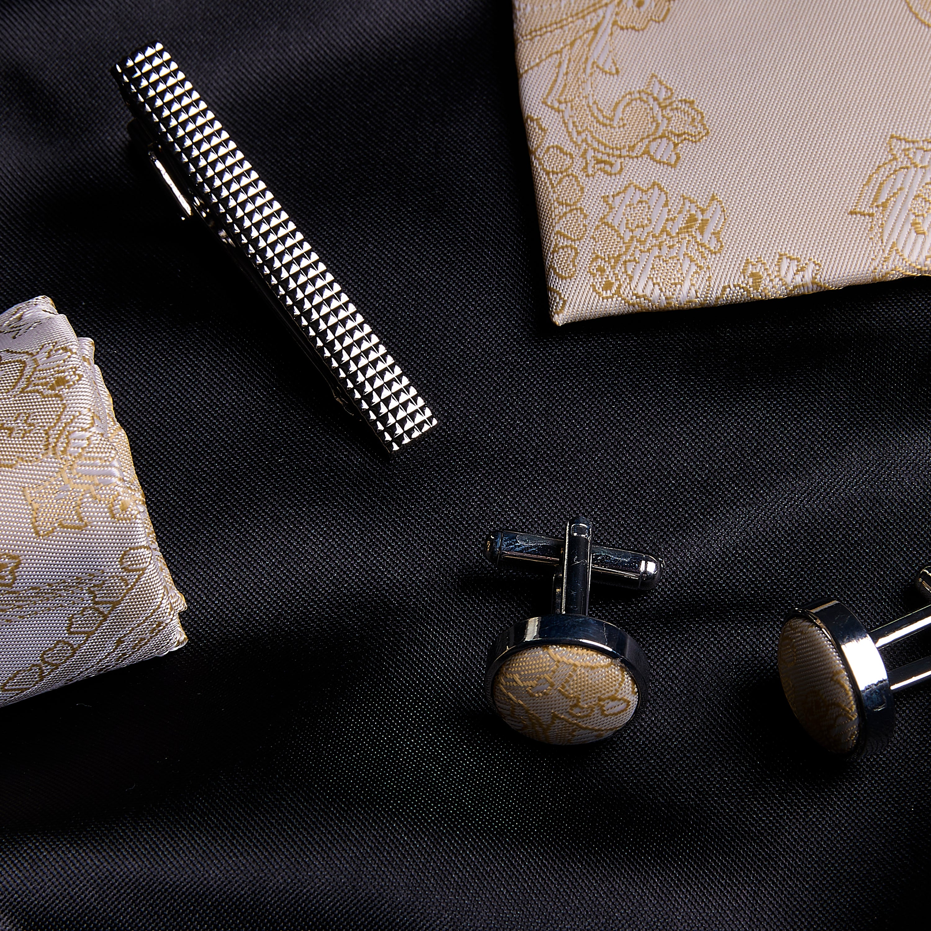 Paul Andrew - Cream Paisley Tie Set