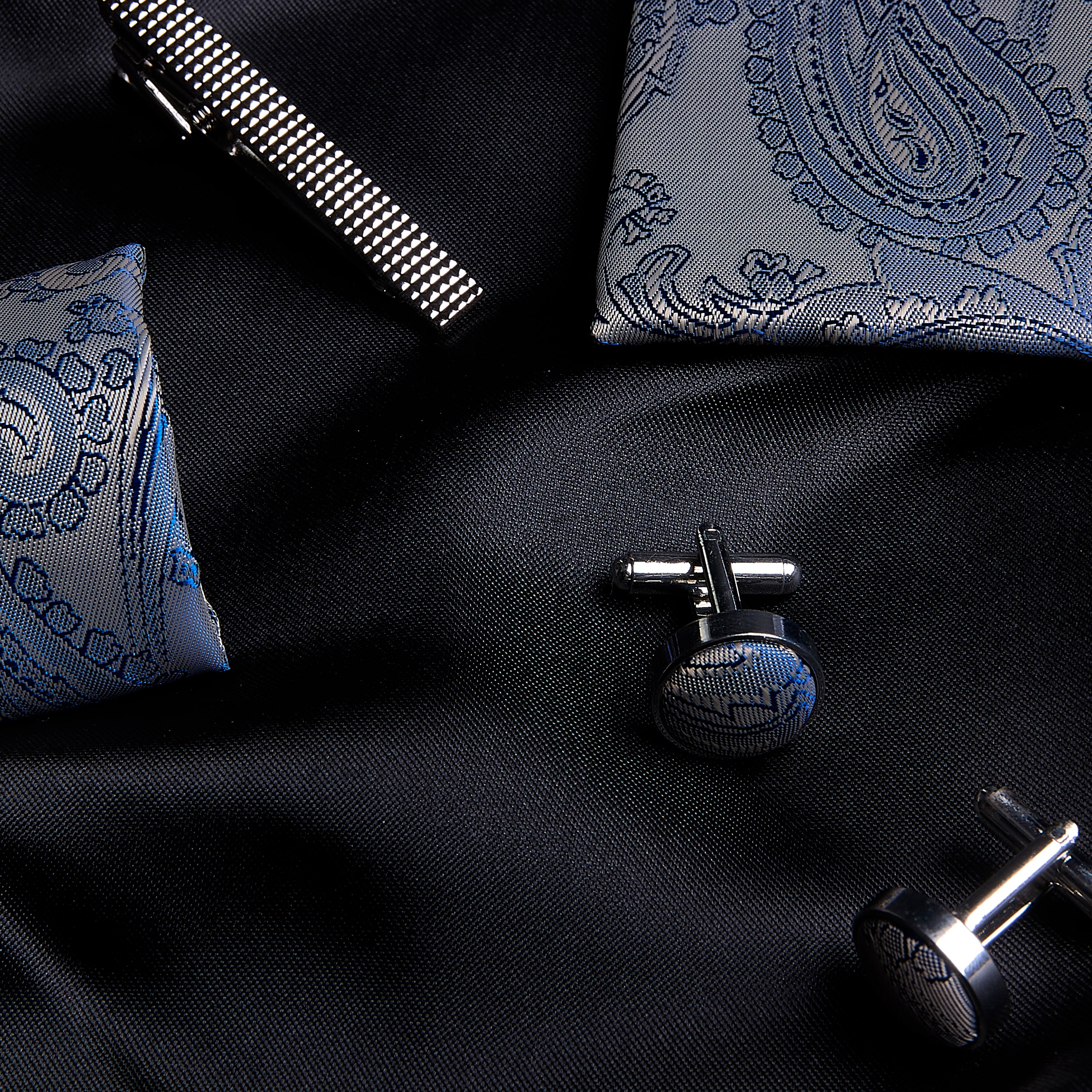 Paul Andrew - Silver & Blue Paisley Tie Set