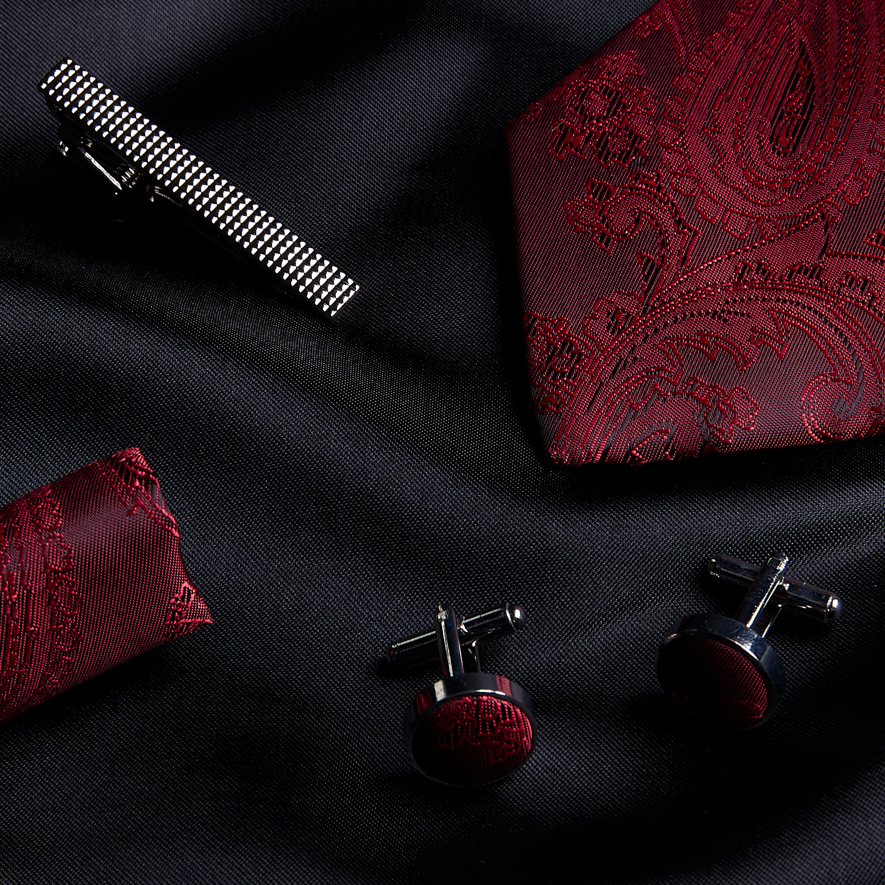 Paul Andrew - Red Paisley Tie Set